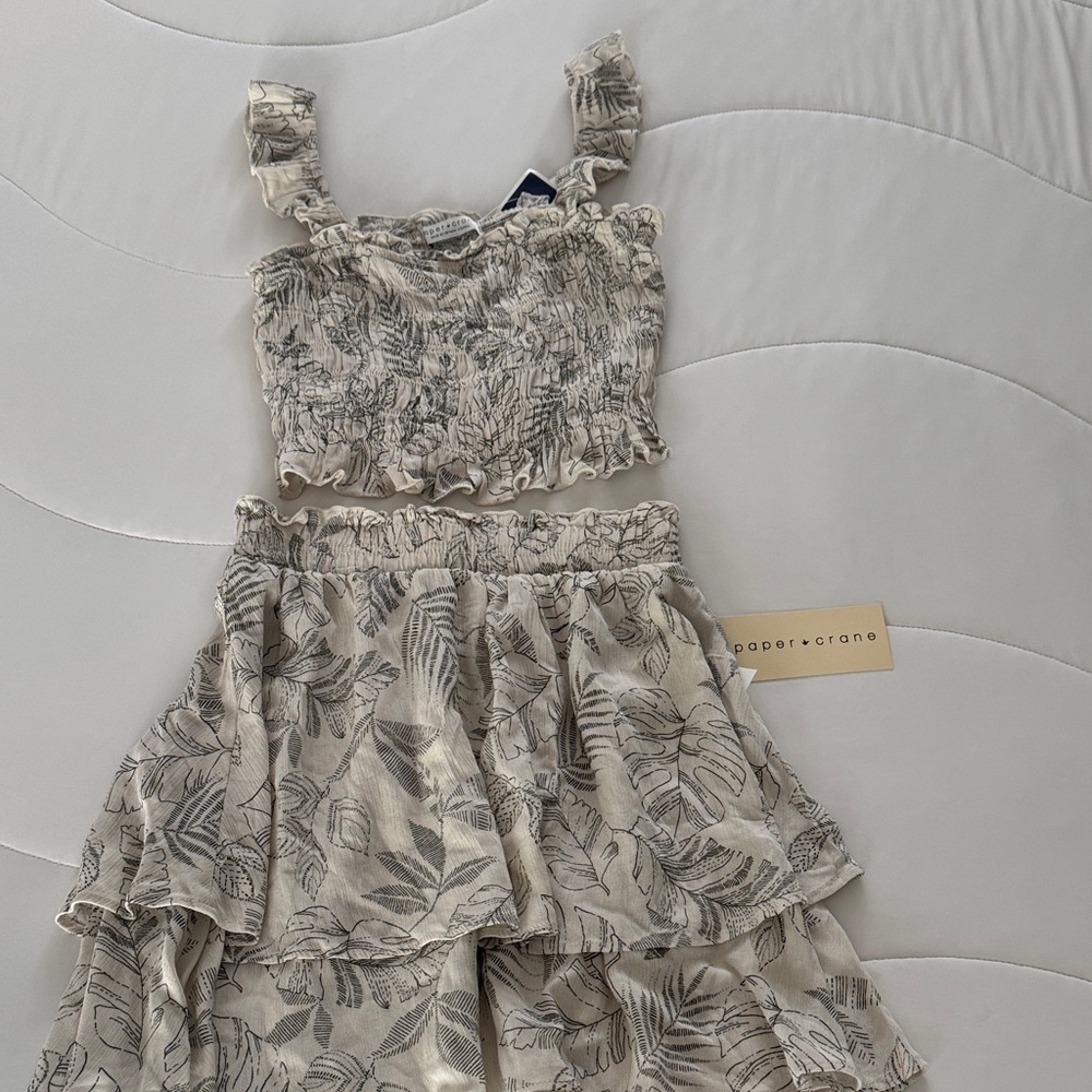Paper Crane Juniors two piece set with Leaf Pattern - Cream and Gray